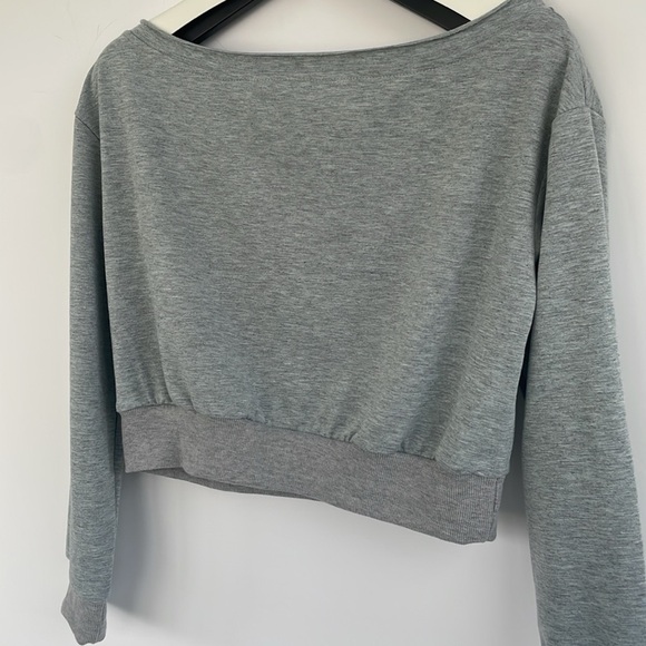 Cider Grey Asymmetrical Neck Long Sleeve Crop Top  Sweater Small - Picture 9 of 15